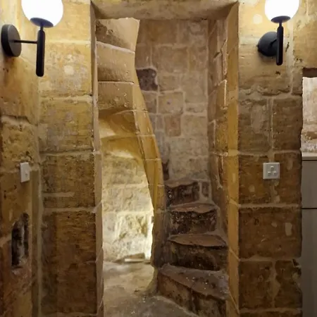 Renovated 16th Century House In Holiday home Valletta