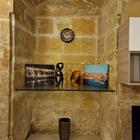 Renovated 16th Century House In * Valletta