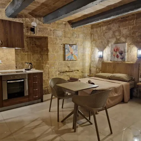 Σπίτι διακοπών Renovated 16th Century House In Βαλέτα