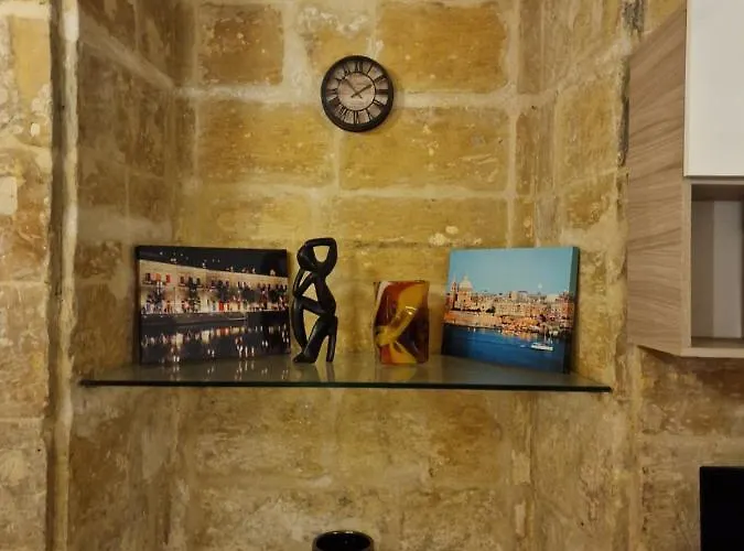 Renovated 16th Century House In * La Valeta