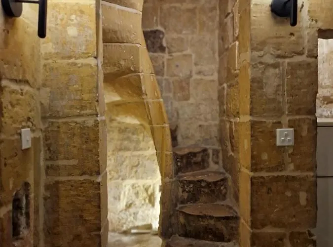 Renovated 16th Century House In Сasa de vacaciones La Valeta