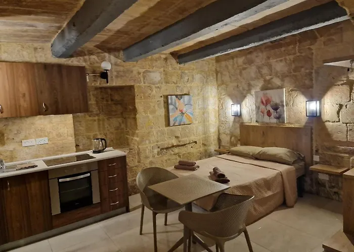 Renovated 16th Century House In La Valeta