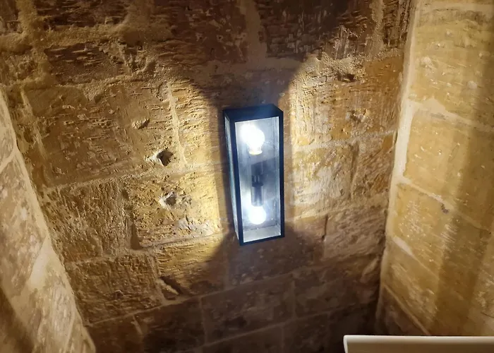 Renovated 16th Century House In La Valeta